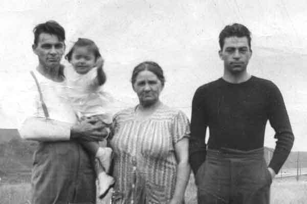 [Gordon, Joyce, Kitty and Bing]